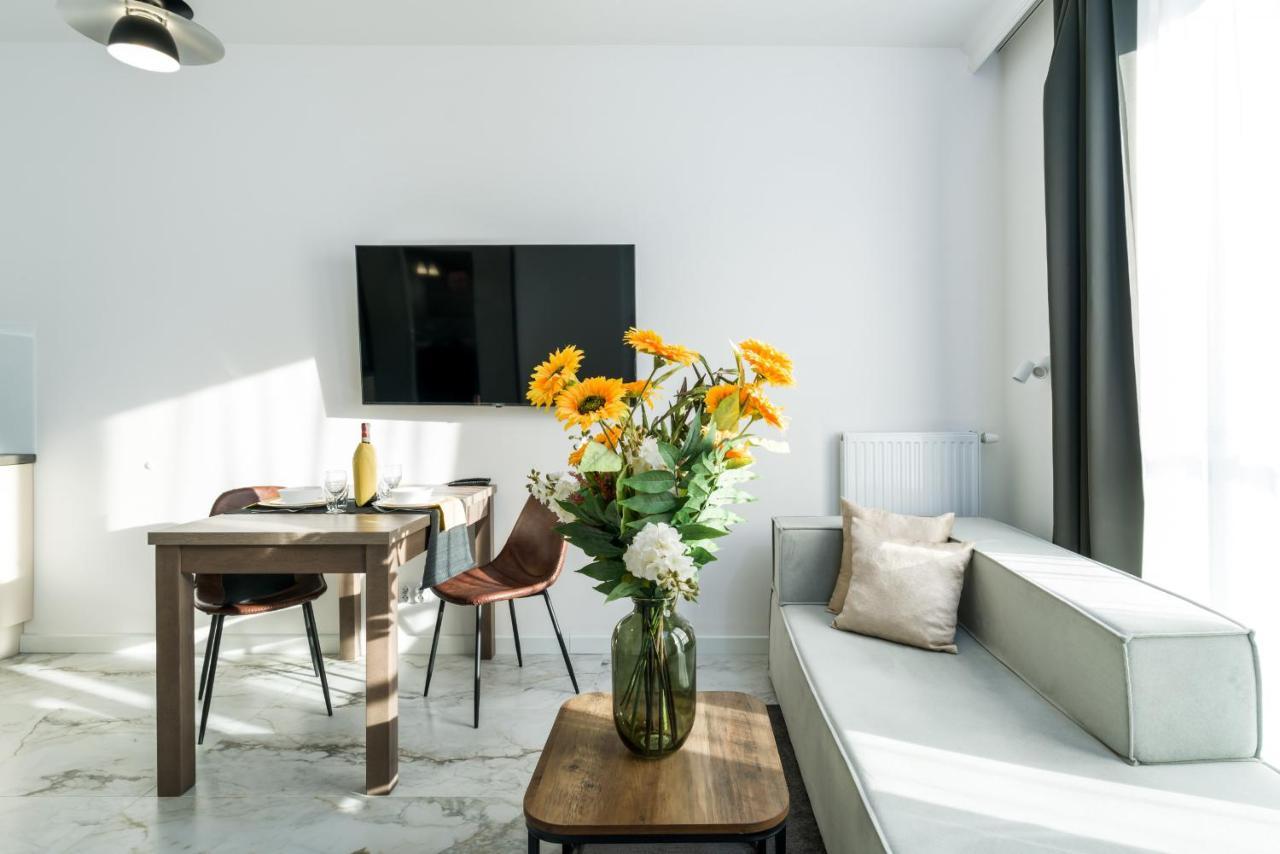 Apartments Poznan Chwaliszewo Residence With Free Garage By Noclegi Renters Exterior photo