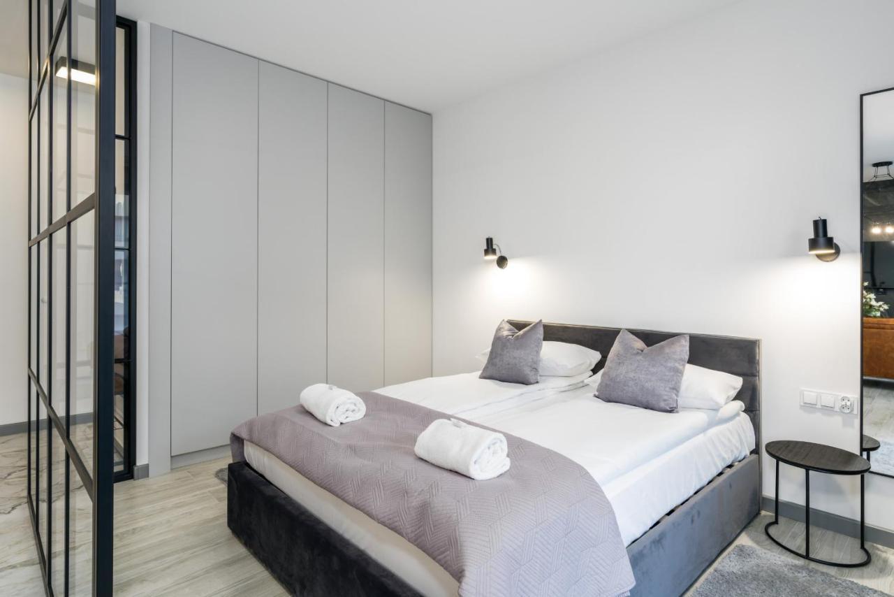 Apartments Poznan Chwaliszewo Residence With Free Garage By Noclegi Renters Exterior photo